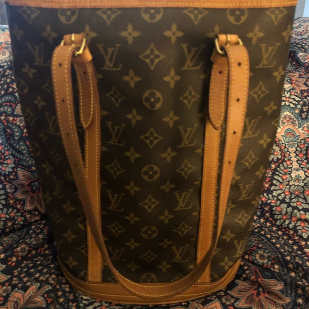 Louis Vuitton bucket Gm